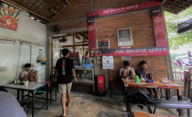 Teras Over, Kedai Kopi Yang Gak Pernah Tutup