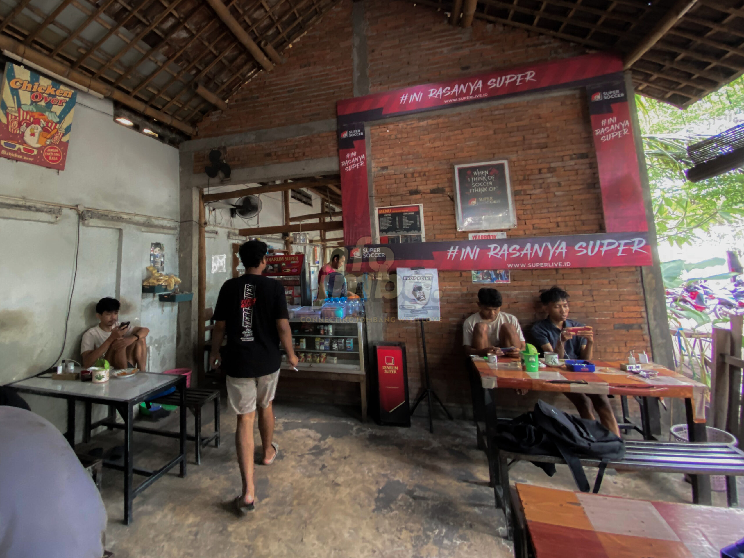 Teras Over, Kedai Kopi Yang Gak Pernah Tutup