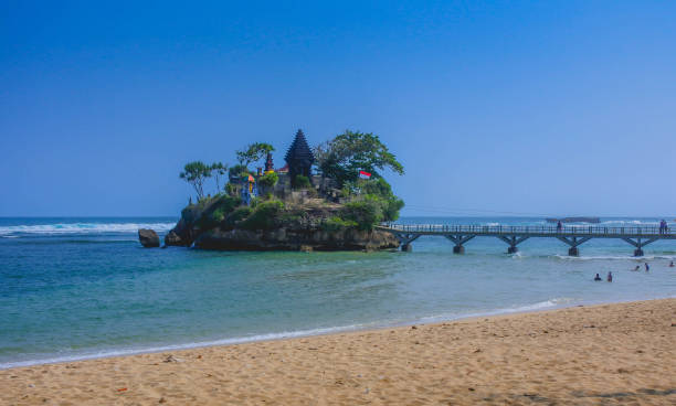 Rekomendasi tempat liburan di pantai balekambang