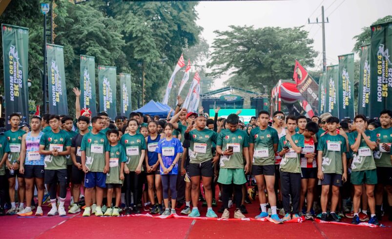 Ribuan Pelari Meriahkan Fun Run Kodim 0814 Jombang 2025, Bupati Warsubi Ikut Turun ke Garis Start